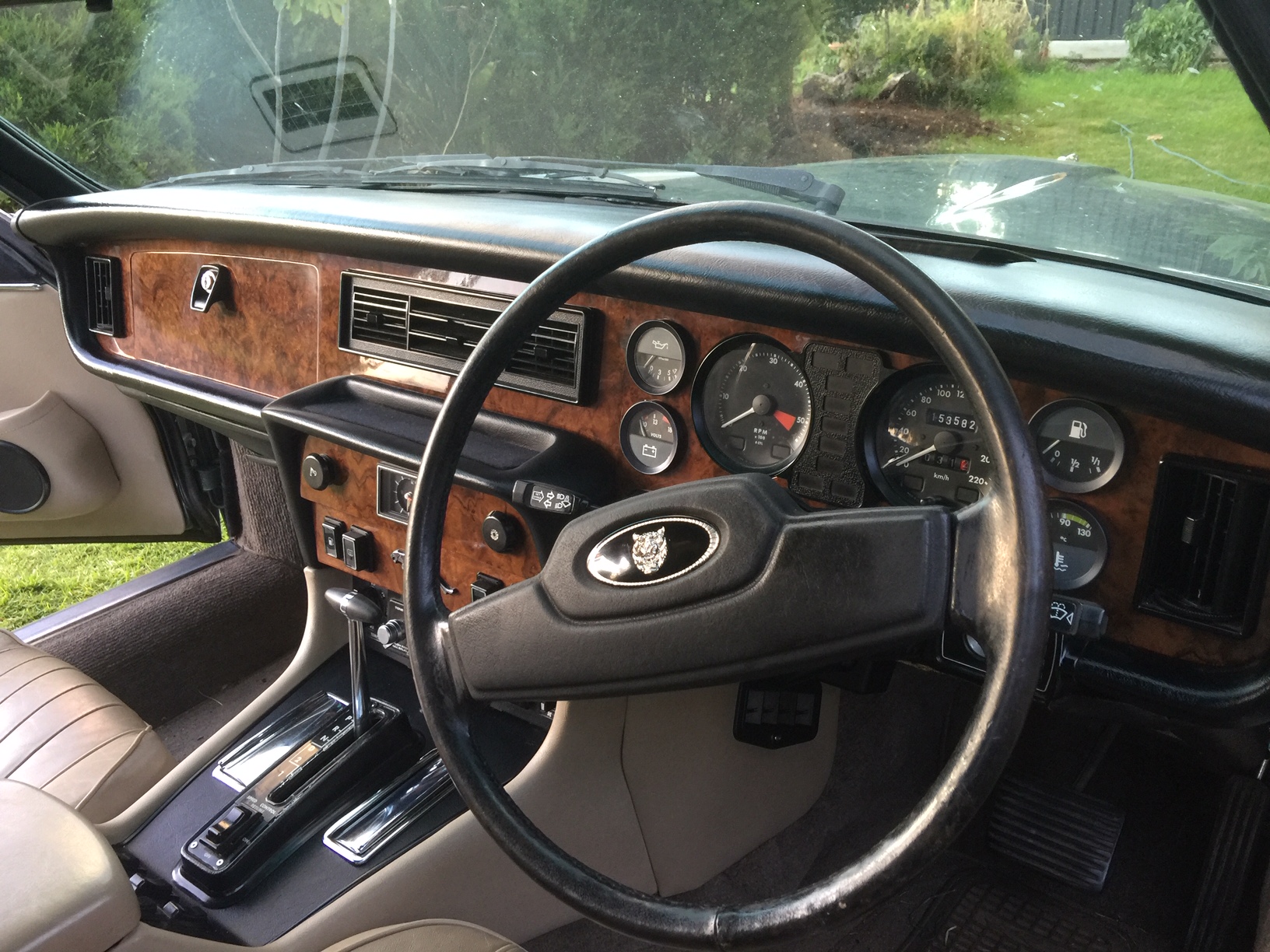 Vintage Jaguar dashboard in Walnut burr